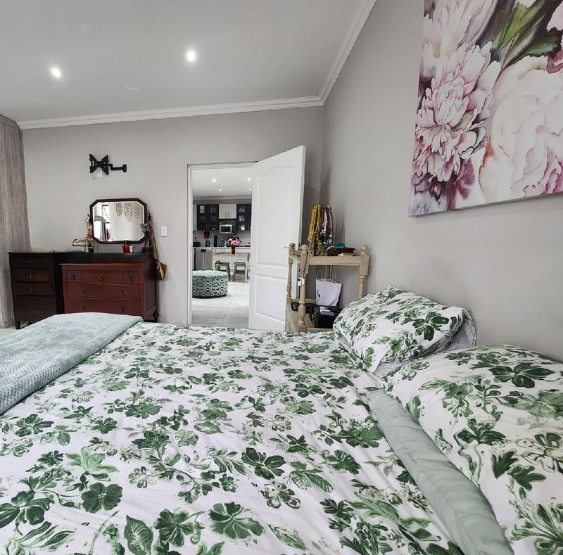 5 Bedroom Property for Sale in Die Bult Western Cape